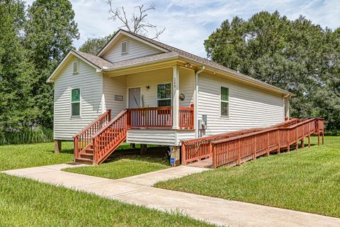 Photo of 208 County Road 308, Cleveland, TX 77327 (MLS # 87782448)