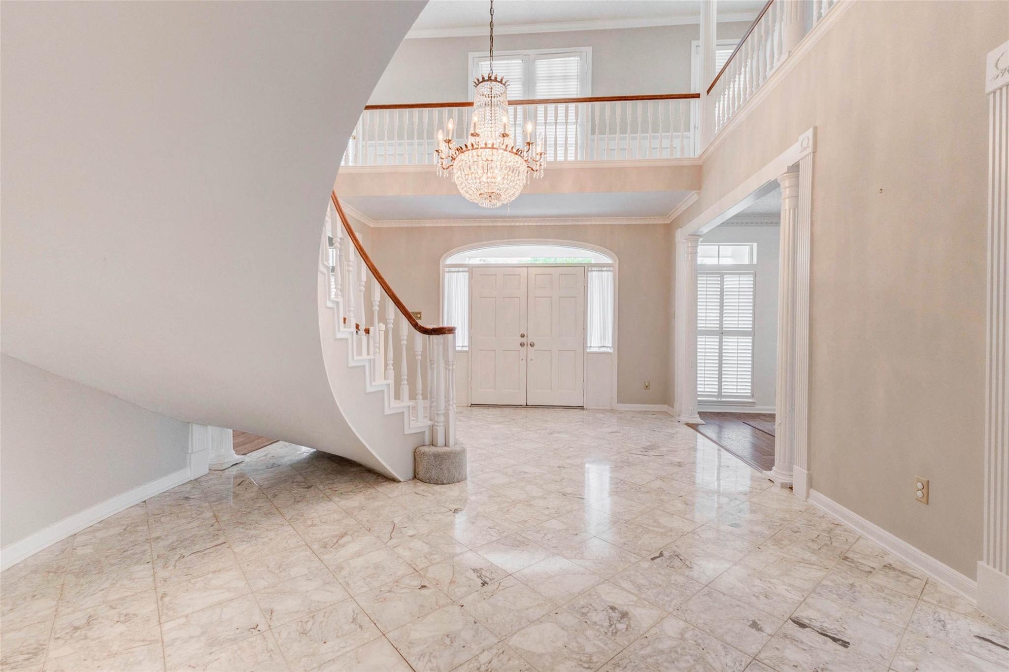 1327 E Vistawood Drive