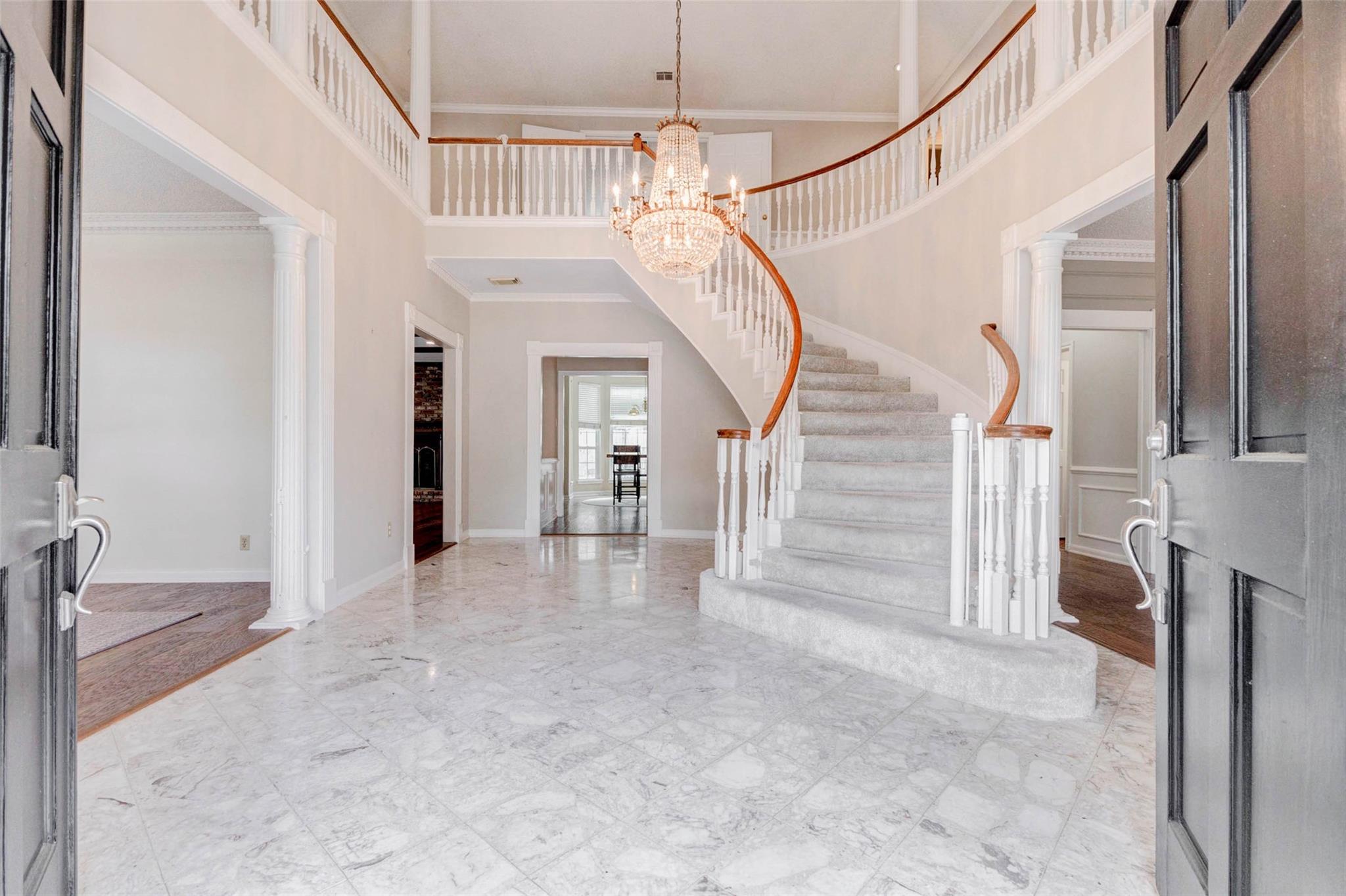 1327 E Vistawood Drive