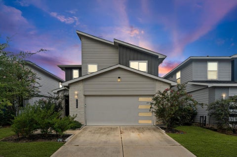 Photo of 3008 Maughan Heights Trail, Houston, TX 77047 (MLS # 18528761)