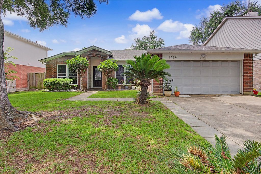 Photo of 1730 Oak Valley Drive, Kemah, TX 77565 (MLS # 83984780)