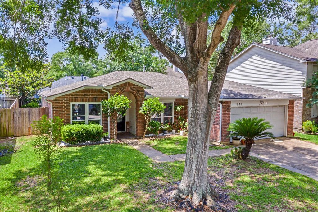 Photo of 1730 Oak Valley Drive, Kemah, TX 77565 (MLS # 83984780)