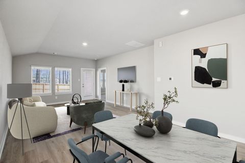 Apartment For Sale - 29207 Farmhouse Estates Drive<br/> Waller County, Waller, TX 77484