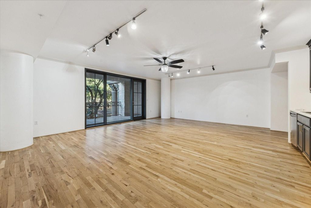 Photo of 3030 Post Oak Boulevard #203, Houston, TX 77056 (MLS # 72404640)