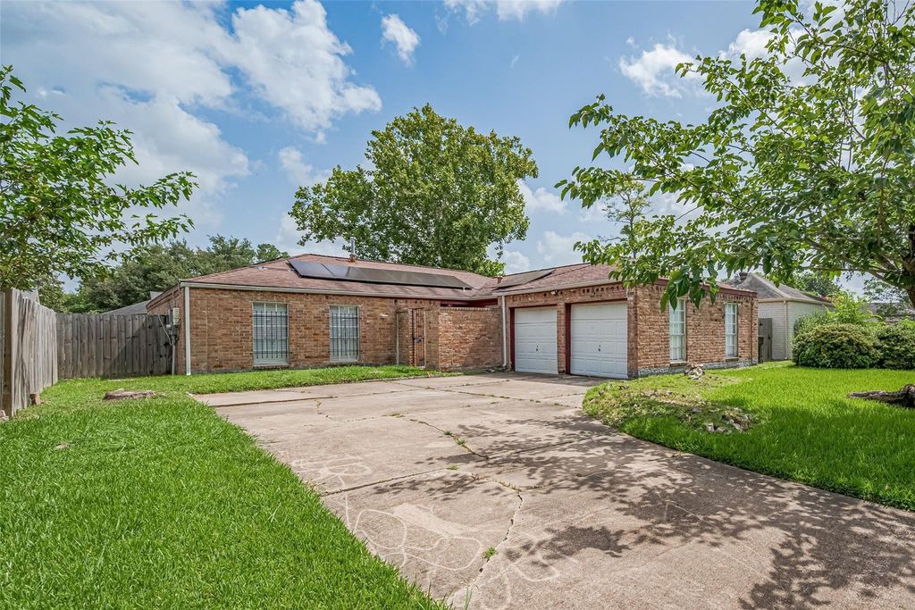 Photo of 10534 Evesborough Drive, Houston, TX 77099 (MLS # 61124603)