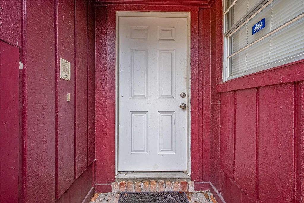 Photo of 10534 Evesborough Drive, Houston, TX 77099 (MLS # 61124603)