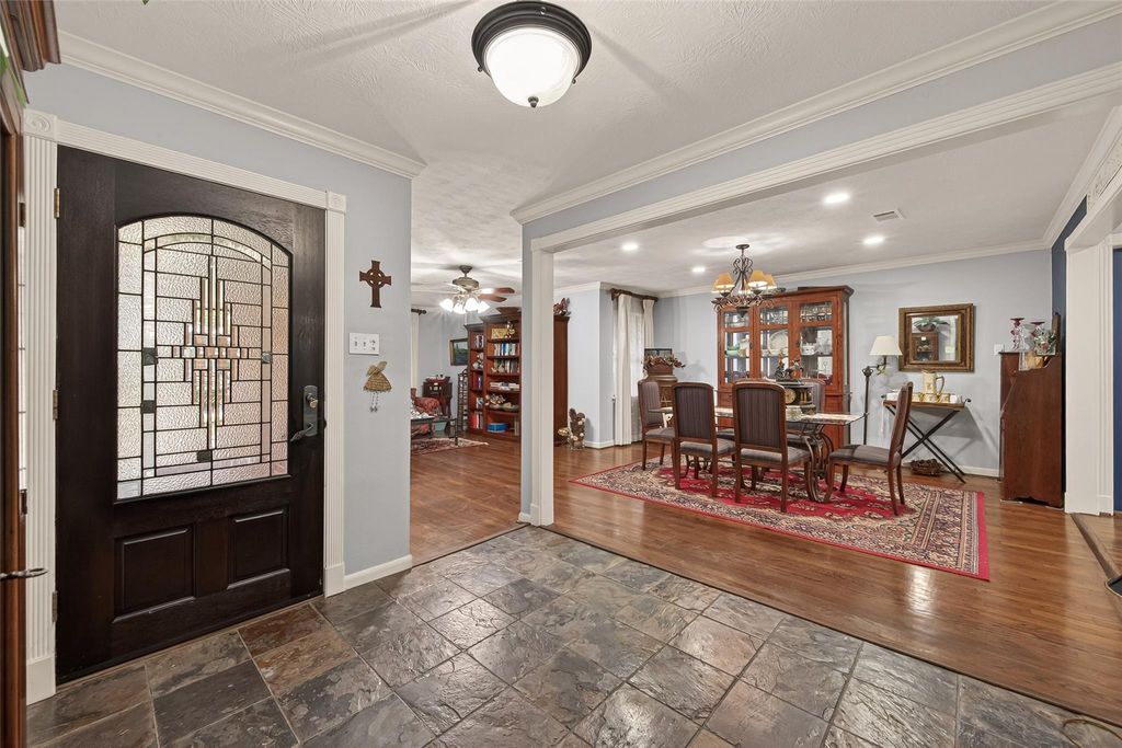 Photo of 5326 Redstart Street, Houston, TX 77096 (MLS # 76361494)