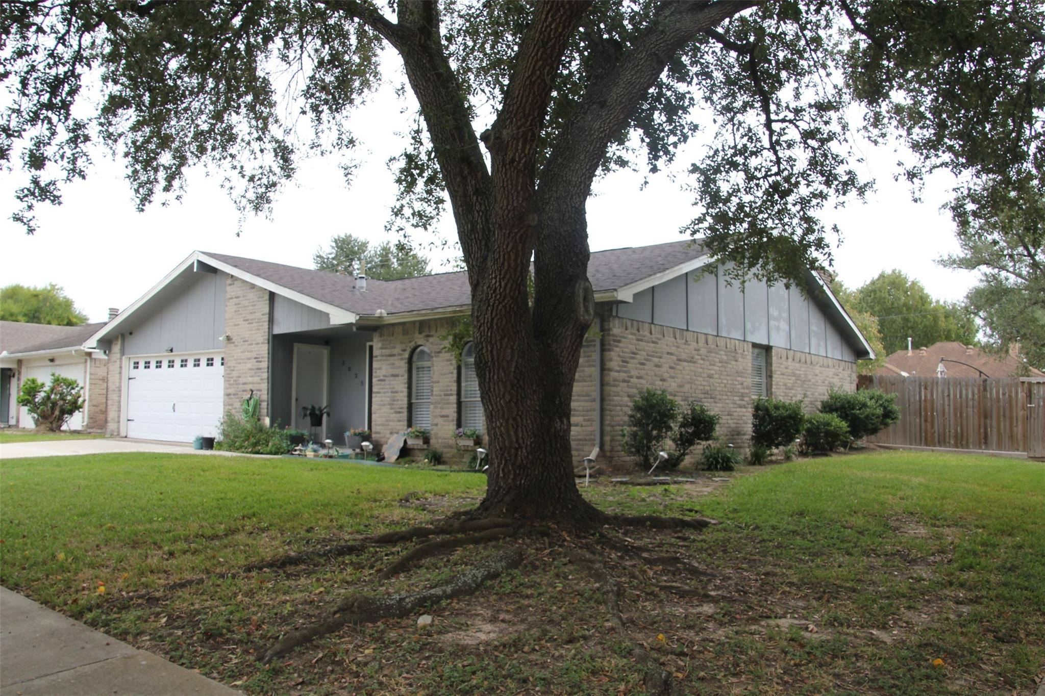 3035 Meadowview Dr Corner