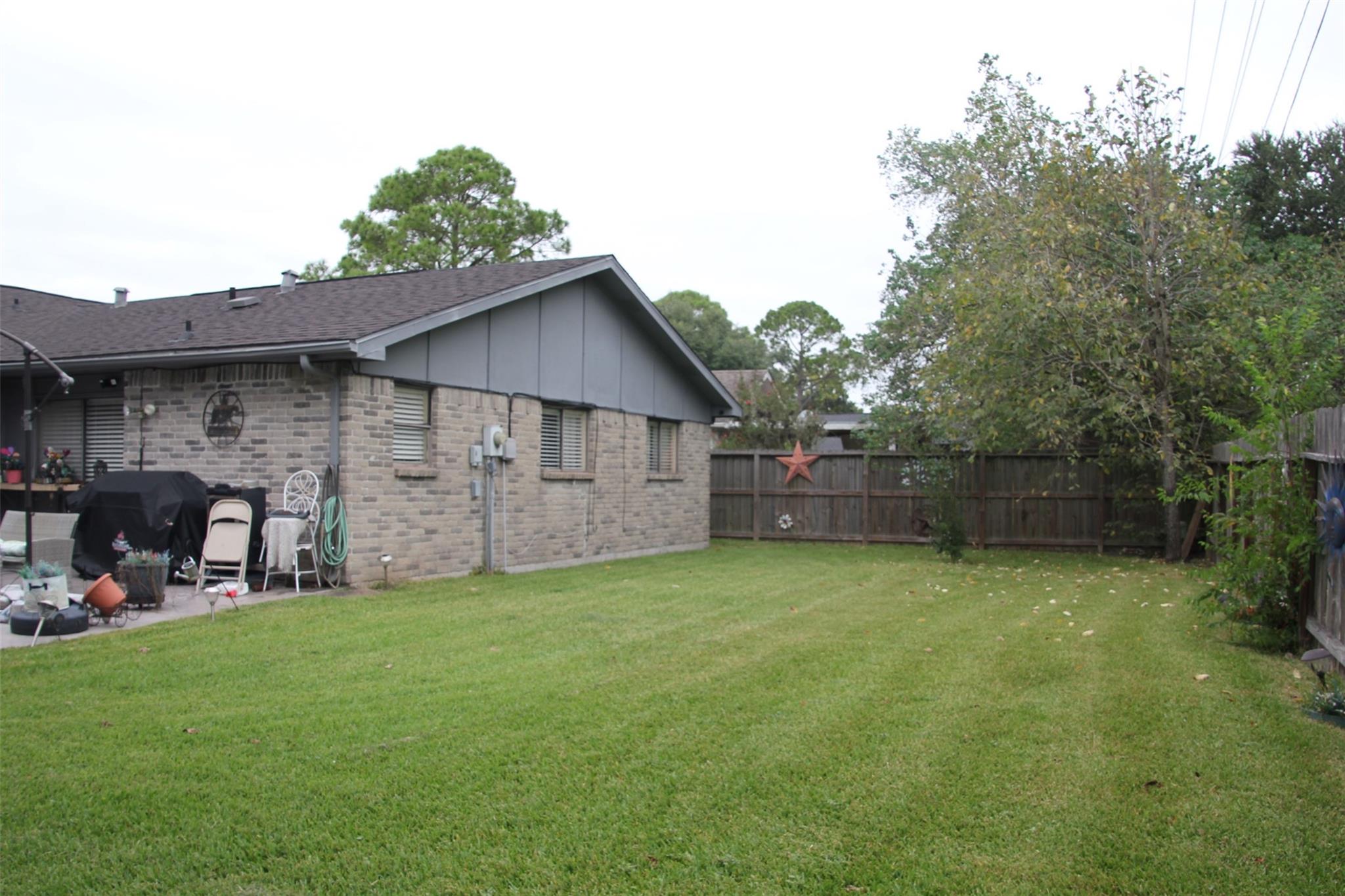 3035 Meadowview Dr Corner