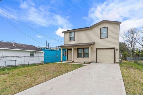 Homes For Sale - 1800 Thompson Street<br/> Galveston County, La Marque, TX 77568