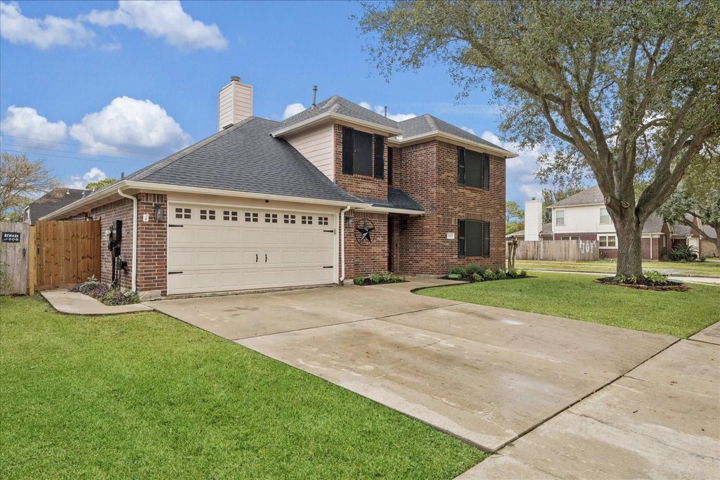 Photo of 10900 Spruce Drive S, La Porte, TX 77571 (MLS # 37873103)
