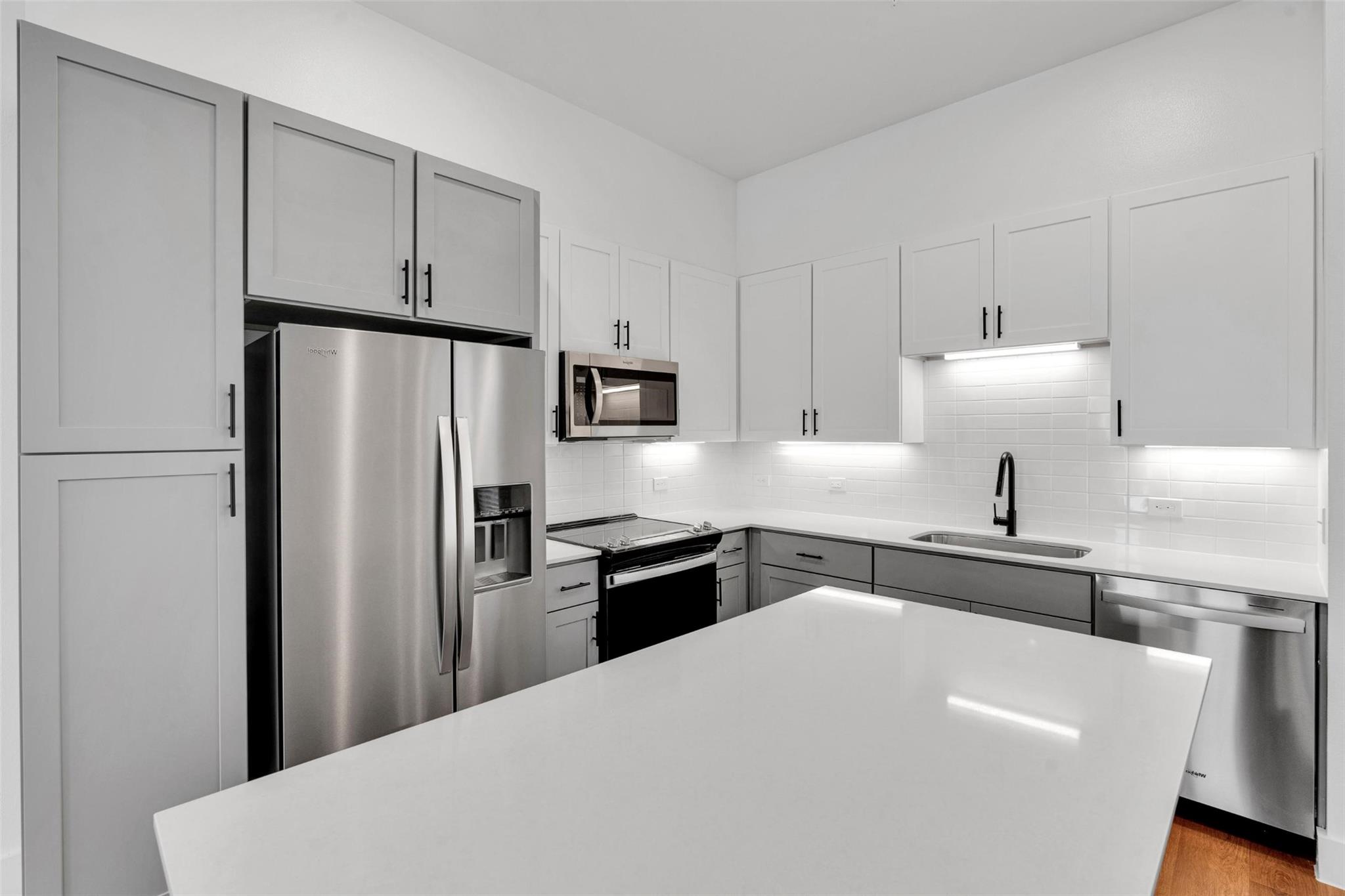 1933-902 Labrador Lane