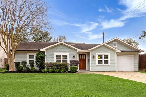 1749 Woodcrest Drive Houston TX 77018