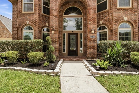 Photo of 2405 Barton Shores Drive, Pearland, TX 77584 (MLS # 38423800)