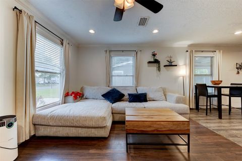 Photo of 708 Gresham Street, Baytown, TX 77520 (MLS # 40389129)