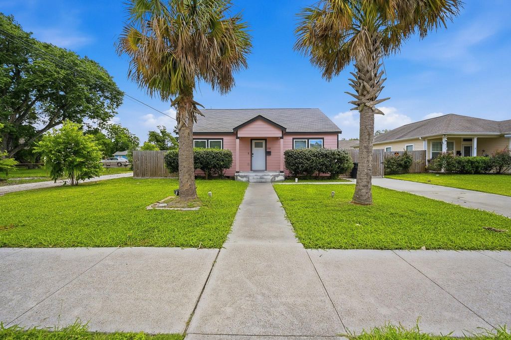 Photo of 318 2nd Street N, Texas City, TX 77590 (MLS # 13801939)