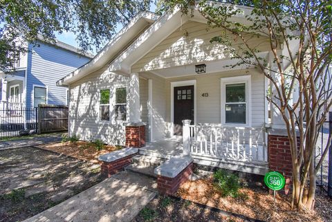 Photo of 413 W 10th Street, Houston, TX 77008 (MLS # 14732054)