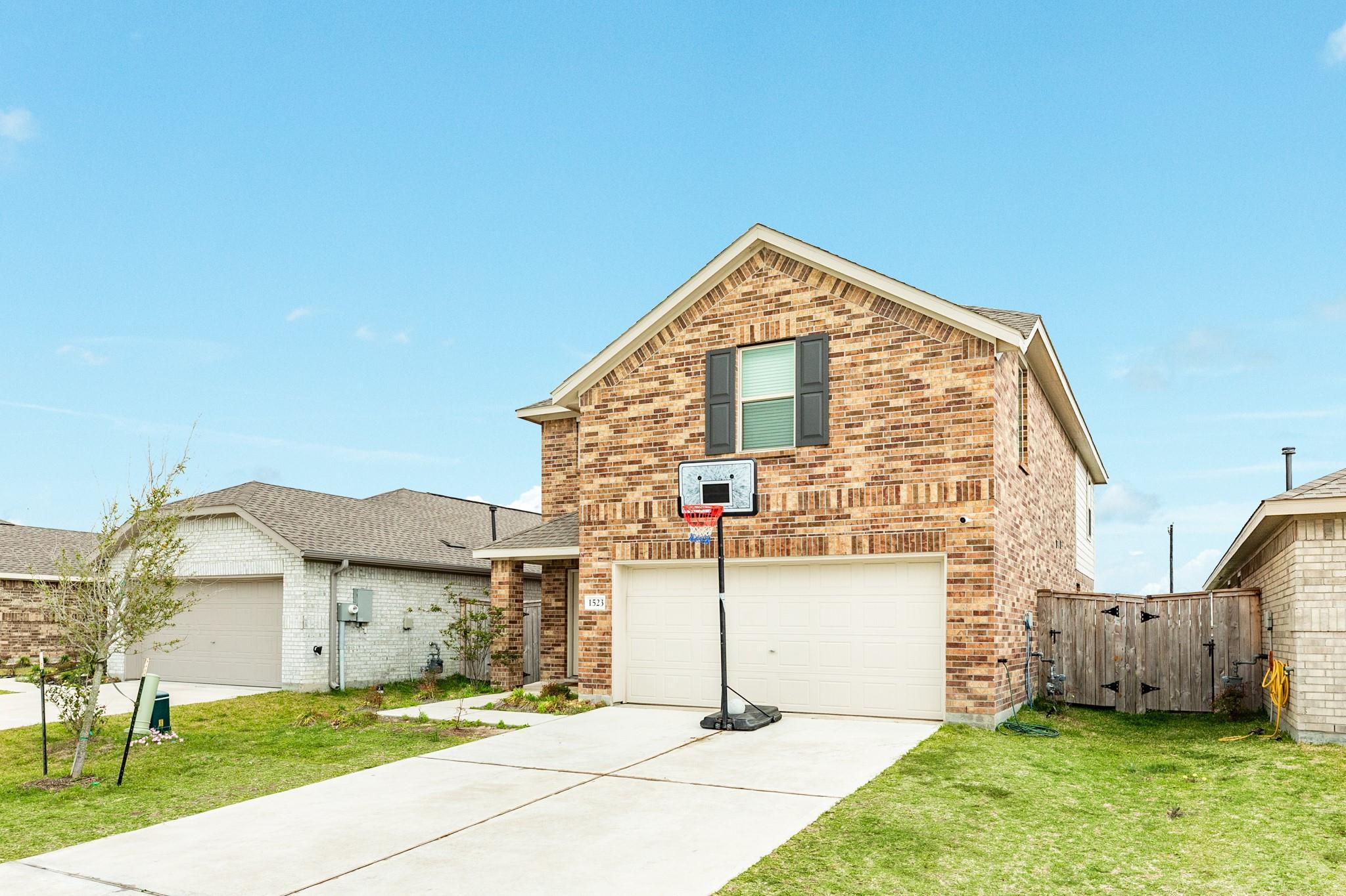 1523 Windrose Bend
