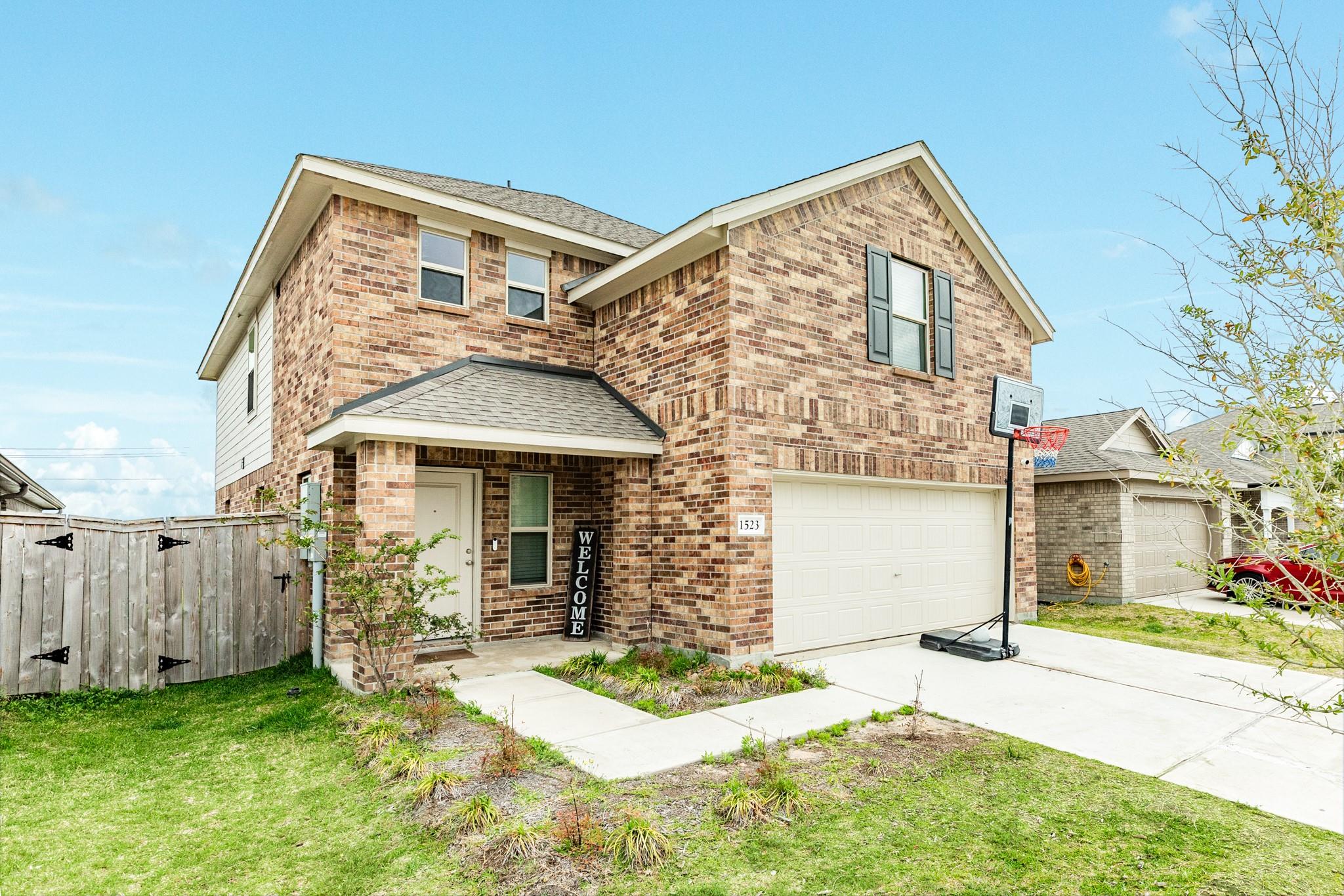 1523 Windrose Bend