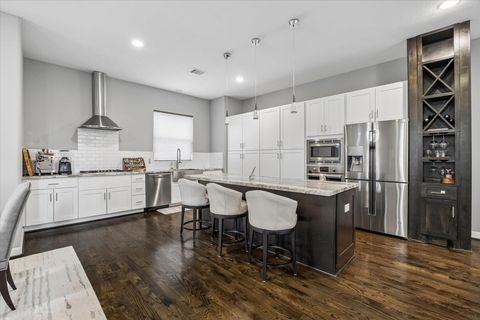 Photo of 1617 Crockett Street, Houston, TX 77007 (MLS # 70107901)