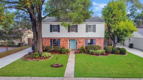 Homes For Sale - 10610 Overbrook Lane<br/> Houston, TX 77042
