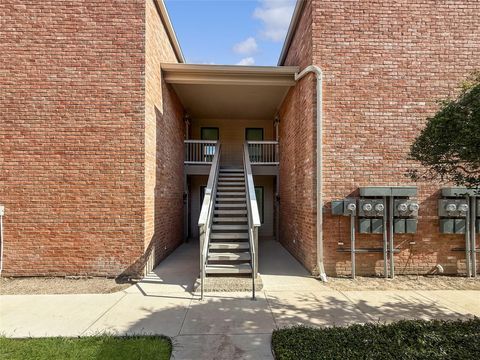 Photo of 2829 Timmons Lane #209, Houston, TX 77027 (MLS # 67602479)