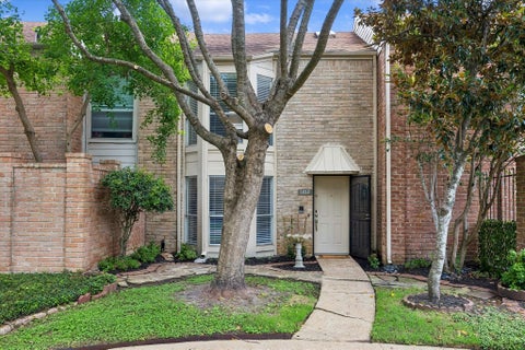 Photo of 800 Country Place Drive #1102, Houston, TX 77079 (MLS # 18001869)