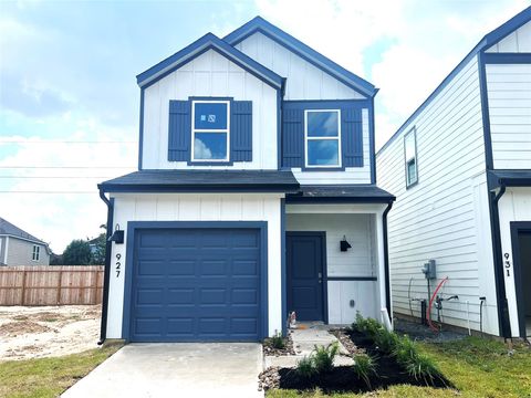 Photo of 927 Sweet Jubilee Lane, Houston, TX 77090 (MLS # 66321041) Photo of 927 Sweet Jubilee Lane, Houston, TX 77090 (MLS # 66321041)