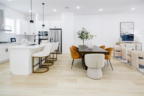 Photo of 1214 W 24th Street #D, Houston, TX 77008 (MLS # 90447112)