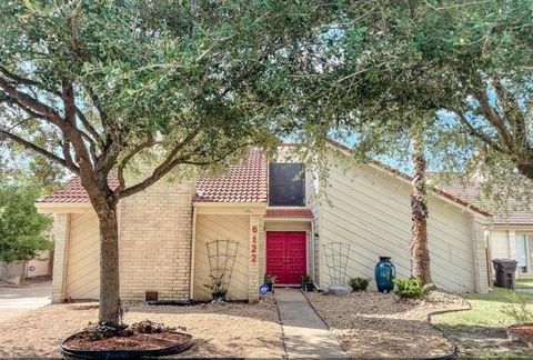 Photo of 6122 Gallant Forest Drive, Houston, TX 77088 (MLS # 44294368)