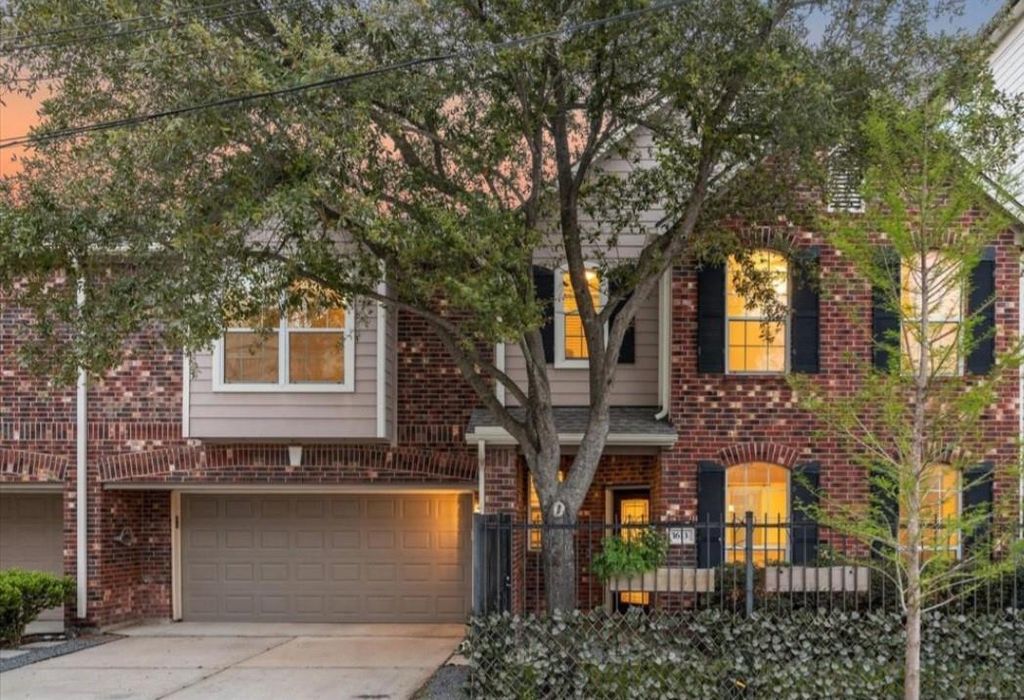 Photo of 1613 W 15th Street, Houston, TX 77008 (MLS # 28805689)