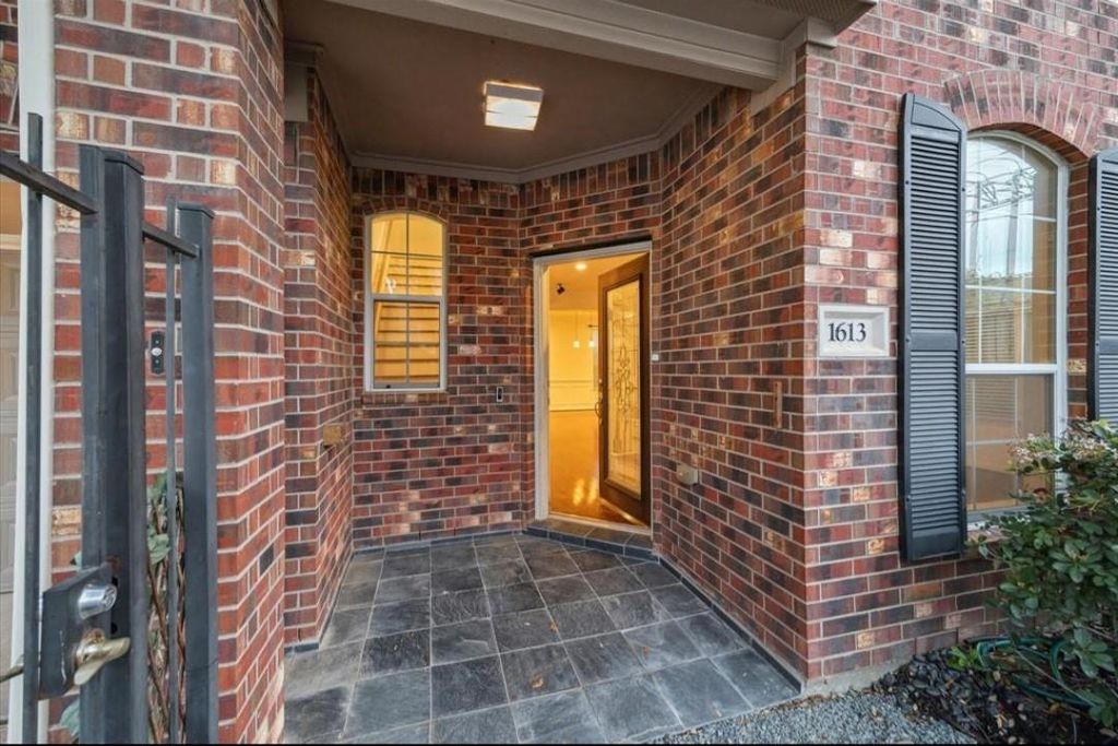 Photo of 1613 W 15th Street, Houston, TX 77008 (MLS # 28805689)