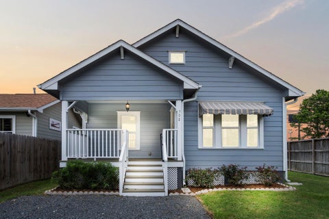 Photo of 502 Dell Court, Houston, TX 77009 (MLS # 31974237)