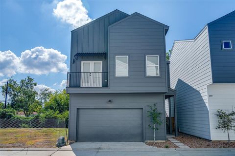 Photo of 112 Tolima Dove Street, Houston, TX 77018 (MLS # 69181915)