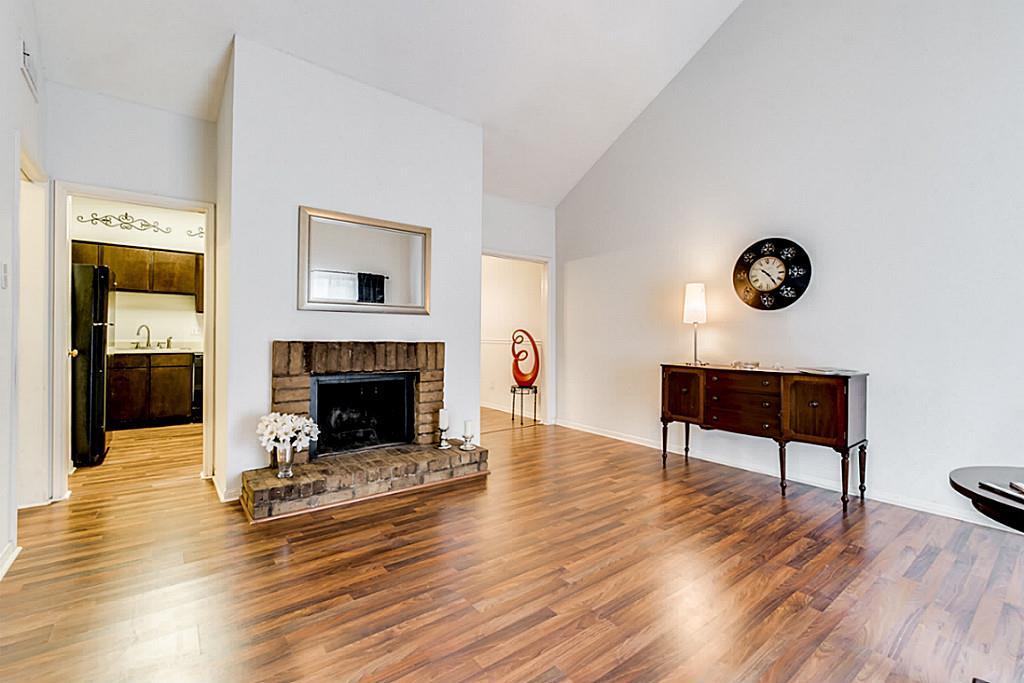 2100 Tanglewilde Street 296