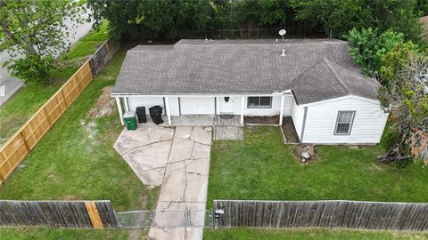 Photo of 5103 Willow Glen Drive, Houston, TX 77033 (MLS # 69212894)