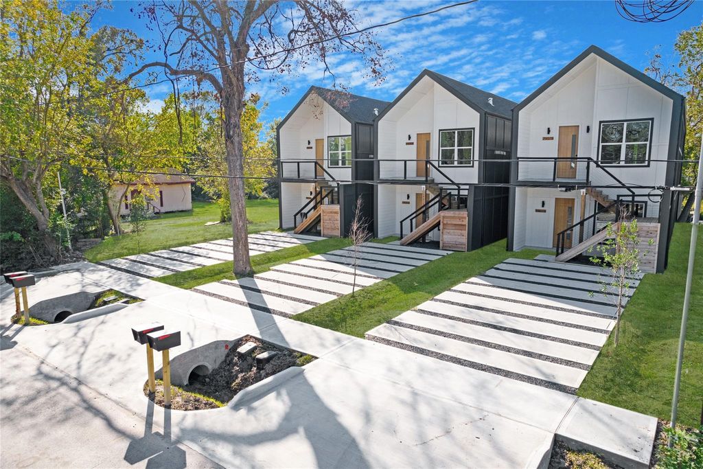 Photo of 7905 Cora Street #B, Houston, TX 77088 (MLS # 65688835)