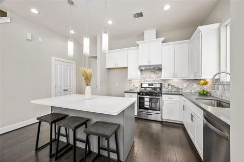 Tiny photo for 105 W Whitney Street #B, Houston, TX 77018 (MLS # 30466063)