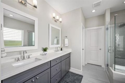 Tiny photo for 105 W Whitney Street #B, Houston, TX 77018 (MLS # 30466063)