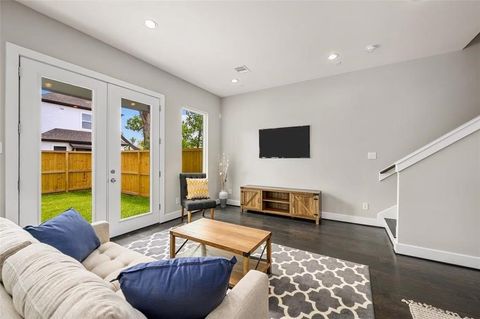 Tiny photo for 105 W Whitney Street #B, Houston, TX 77018 (MLS # 30466063)