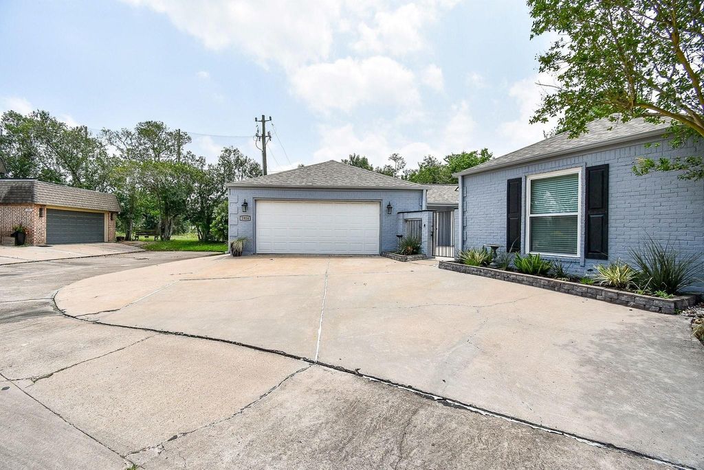 Photo of 2814 Foxfire Circle, Missouri City, TX 77459 (MLS # 68778267)