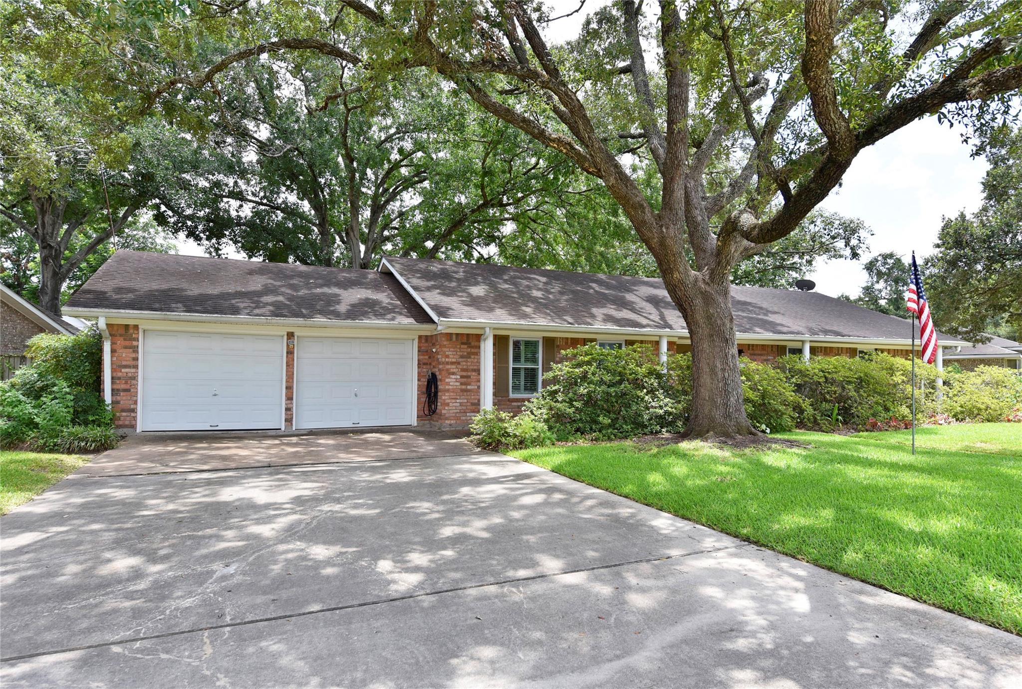 1901 Laurel Oaks Drive