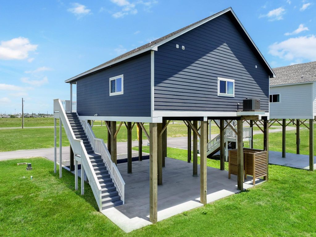 Photo of 1035 Victoria Lane, Gilchrist, TX 77617 (MLS # 12221242)