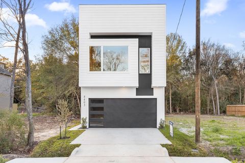 Photo of 8403 Sunnyhill Street, Houston, TX 77088 (MLS # 32577123)