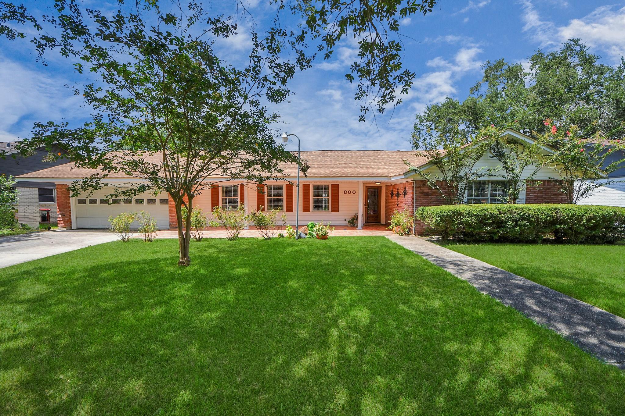 800 Rosewood Drive