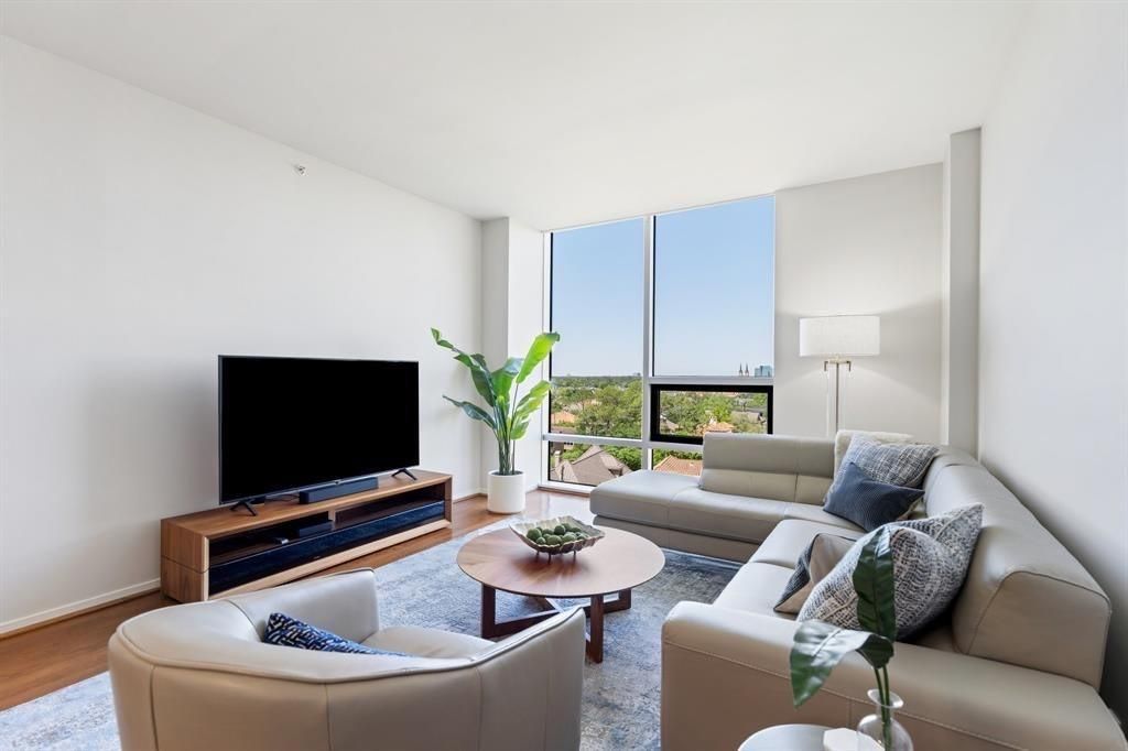 Photo of 5100 San Felipe Street #88, Houston, TX 77056 (MLS # 82347093)