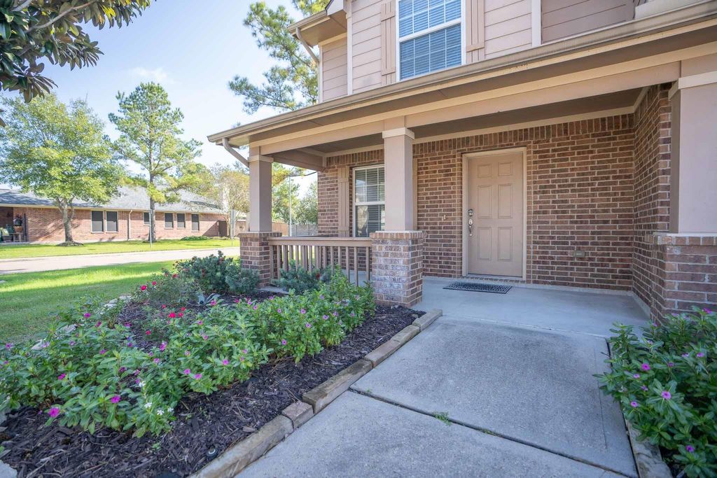 Photo of 6403 Lost Timber Lane, Houston, TX 77066 (MLS # 75687615)