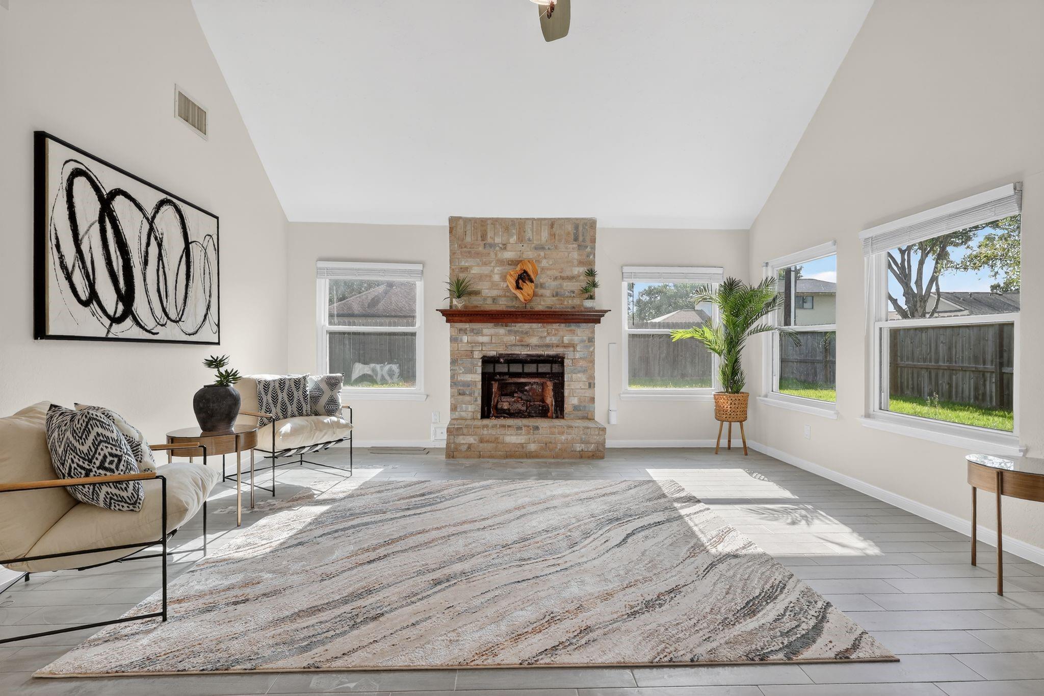 417 W Hillary Circle