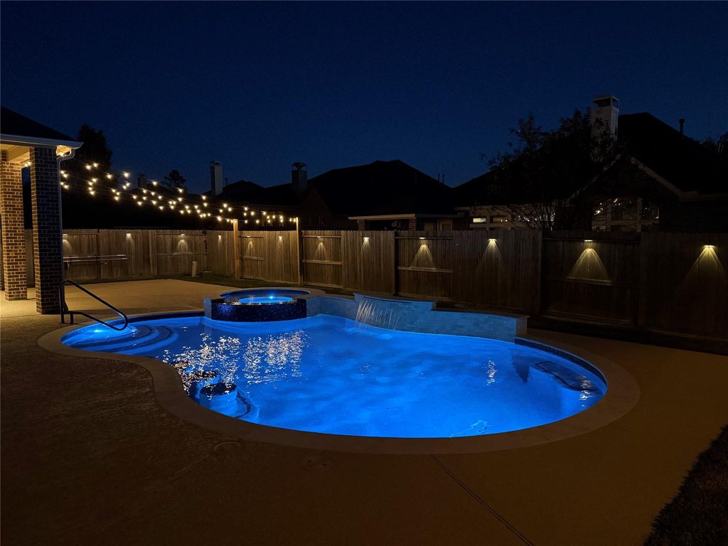 Photo of 13506 Breakwater Path Loop, Houston, TX 77044 (MLS # 71687178)