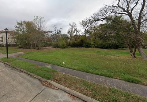 Photo of 5506 Mcculloch Circle, Houston, TX 77056 (MLS # 65089543)